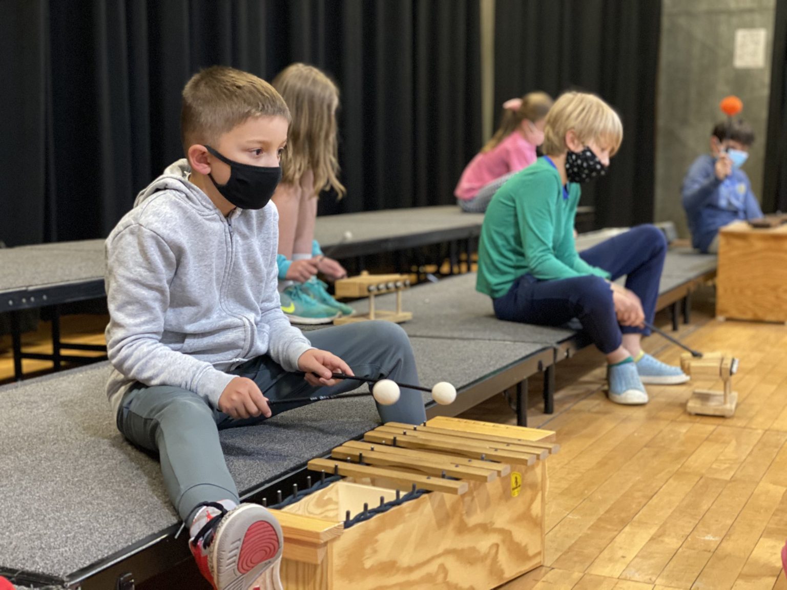 Parents ask board to consider optional maskwearing in schools